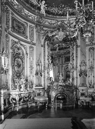 Chiemsee. Neues Schloss Herrenchiemsee (1878-1886; J. Hofmann, G. v. Dollmann). Porzellankabinett im Nordflügel