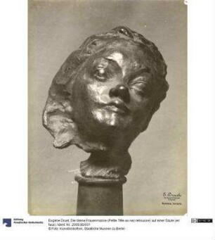 Die kleine Frauenmaske (Petite Tête au nez retroussé) auf einer Säule (en face)