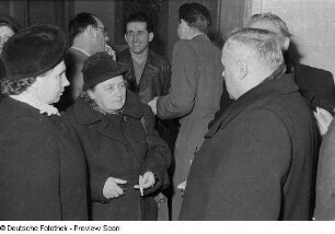 Mehrere Personen im Dimitroffmuseum