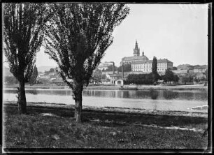 Leitmeritz (Litomerice/Tschechische Republik). Blick über die Elbe zum Dom St. Stephan