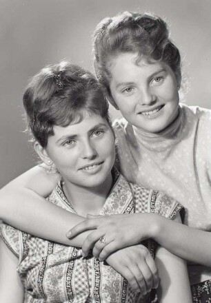 Doppelporträt der Schwestern Renate Heldt und Ursula Heldt