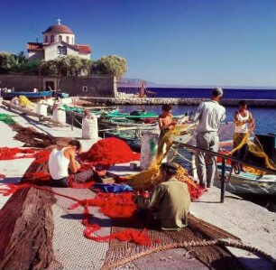 Kalymnos. Netzeflicken am Nachen