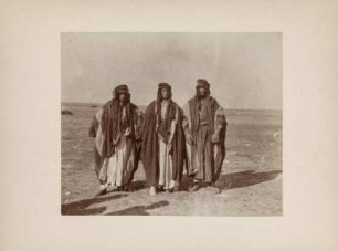 Kurdische Männer : Drei kurdische Männer in der mesopotamischen Steppe.