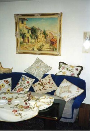 Sofa mit Kissen