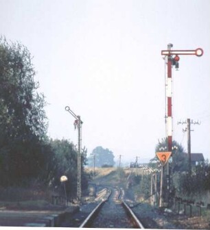 Wallerstein Bahnhofseinfahrt ETA 515 006 Bahnhofsausfahrsignal