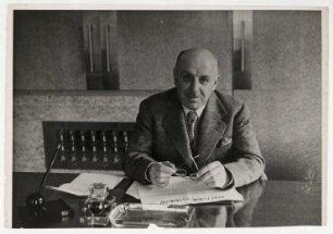 Joseph Avenol, Generalsekretär des Völkerbundes, in seinem Büro in Genf. Joseph Avenol