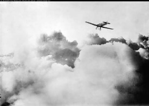 Flugzeug: Junkers A 20 D 440 über Wolken
