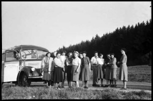 Fernpass: Gruppe am Autobus am Fernpass