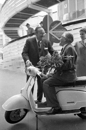Gewinn eines Motorrollers für den 1,75millionsten Besucher der Bundesgartenschau.
