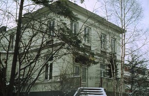 Glinder Mühlenteich: klassizistische Villa im Winter