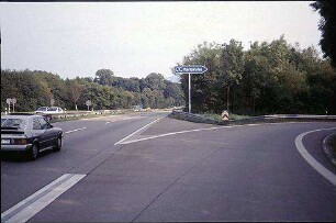 Einfahrt in Kreisel (Umkirch Richtung Karlsruhe) von B31a (Umkirch Richtung Freiburg)