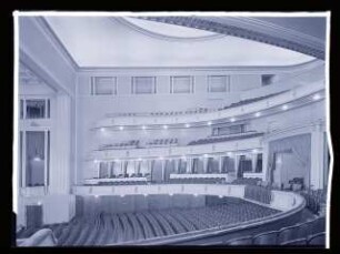 Deutsches Opernhaus (auch: Städtische Oper), Berlin: Ansicht Zuschauerraum (Negativ zu Inv. Nr. TBS 019,20,01)