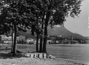 Gardasee : Blick nach Gardone Riviera, Gemeinde am Westufer des Gardasees