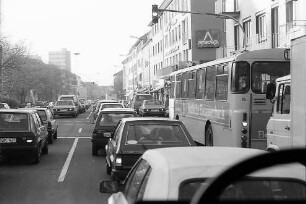 Freiburg i. Br.: Autoverkehr am Friedrichring