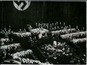 Trauerfeier im Reichstag zum Tod Paul von Hindenburgs.