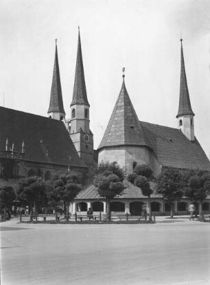 Altötting. Stiftspfarrkirche Sankt Philippus und Jakobus. Ansicht von Nordosten