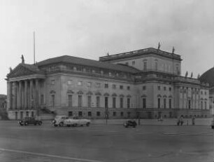 Berlin, Deutsche Staatsoper. Georg Wenceslaus von Knobelsdorff, Carl Gotthard Langhans