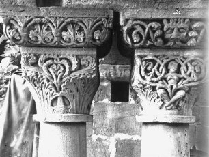 Gelnhausen, ehem. Kaiserpfalz, Palas, Kapitelle der westl. Fensterarkaden
