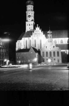 Augsburg: [St. Ulrich und Afra mit evangelischer Kirche], bei Nacht