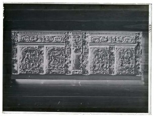Truhe (Vorderwand)