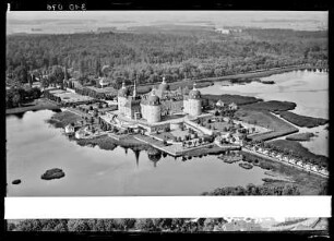 Moritzburg. Schloss Moritzburg (1723-1733; M. D. Pöppelmann). Luftbild-Schrägaufnahme von Südwest