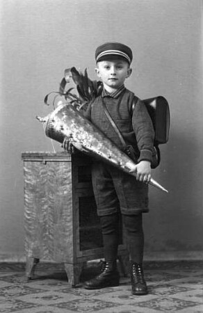 Roßwein. Schulanfänger der Familie Hahn, Ostern 1937