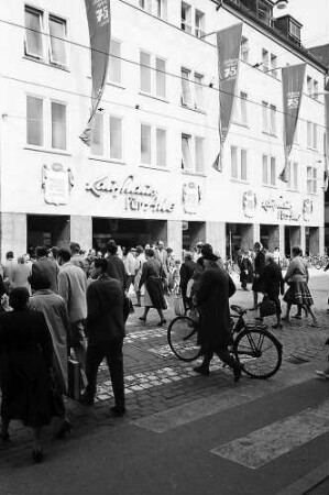 Freiburg i. Br.: Publikum strömt ins Kaufhaus für Alle