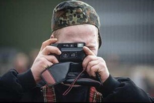 FAP-Treffen beim Rechtsextremisten Thorsten Heise in Northeim, am 04.06.94. hier: Anti-Antifa- Fotograf