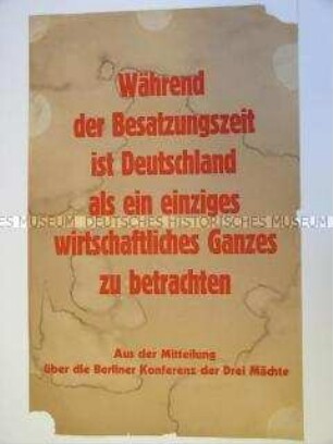 Maueranschlag mit einem Zitat aus der Mitteilung über die Potsdamer Konferenz über die Zukunft Deutschlands