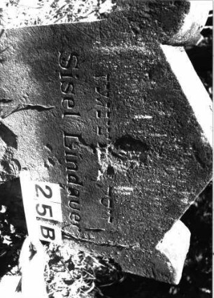 Grabstein 25 (Index: 99897386) Maße HxBxT: 101x56x13 cm: Grabstein 25B