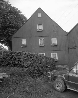 Schöneck, Kärrnerstraße 4. Vierseithof. Wohnhaus. Ansicht der Giebelseite