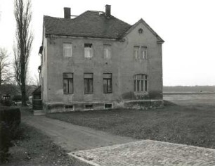 Ralbitz-Rosenthal, Dorfplatz 9. Wohnhaus (ehem. Gasthof "Erbgericht"; E. 19. Jh.). Straßenansicht