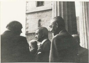 Feier zum 17. Juni / Besuch des FDP Politikers Dr. Erich Mende. Detmold. Marktplatz. Aus dem Album H. Benkmann. Papierabzug