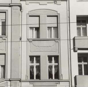 Wohnhaus mit Laden