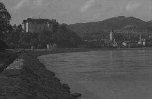 Grein: Schloss mit Donauhafen