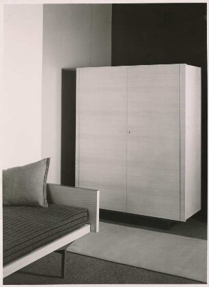 Kleider- und Wäscheschrank "Mod. 422" von Hans Hartl