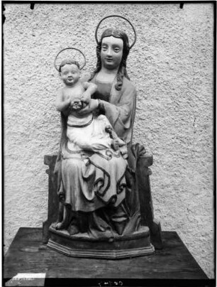 Starzeln Sankt Johann Baptista Kapelle Madonnafigur mit Kind (um 1350)