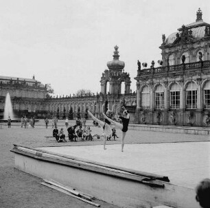 Zwinger Ballettprobe : Ballettprobe vor dem Wallpavillon im Dresdner Zwinger