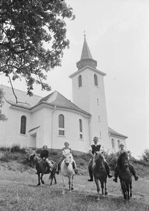 Reiten auf Island-Ponies vom Ponyhof in Etzenrot.