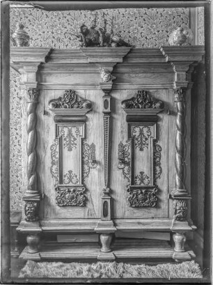 Privatbesitz, Schrank (1686)