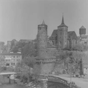 Bautzen : Bautzen. Stadtansicht mit Alter Wasserkunst und Michaeliskirche von der Spreetalbrücke