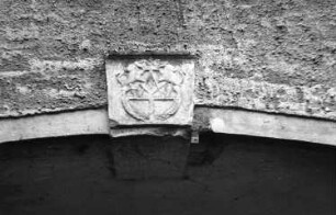 Triebischtal-Roitzschen. Müllerwappen an der Fleischerei E. Biedermann, Nachbargrundstück oberhalb der ehem. Maschinenbauanstalt Karl Rebsch