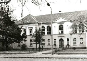 Haldensleben. Bülstringer Straße 25, Polytechnische Oberschule "Ernst Thälmann" (heute Otto Boye Grundschule). Straßenfront