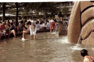 Berlin: Neuer "Klops" Brunnen vor dem Europa-Center