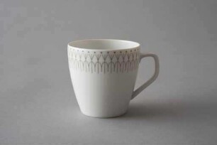 Modellnummer 611/ 3 1/2, Dekornummer 14698 (Werkbundkiste Porzellan, Kaffeetasse)