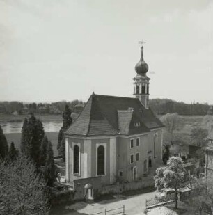 Hosterwitz bei Dresden. Kirche St. Marien am Wasser. Ansicht von Westen