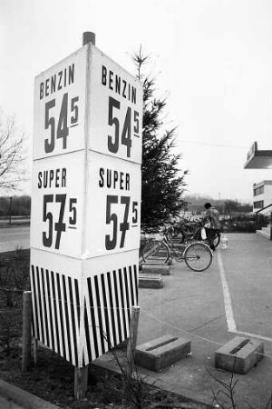 Preisrutsch für Benzin bei den Esso- und Agip-Tankstellen in Karlsruhe.