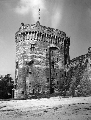 Dinan. Château de la Duchesse Anne (1382-1387). Turm
