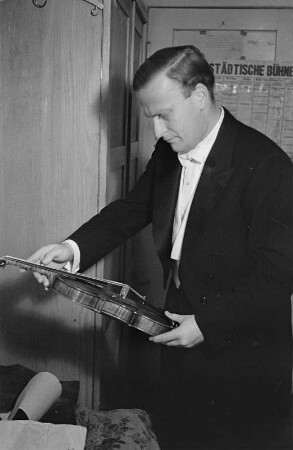 Porträtaufnahmen des Violinisten und Dirigenten Yehudi Menuhin