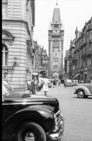 Freiburg i. Br.: Martinstor mit einem Ford